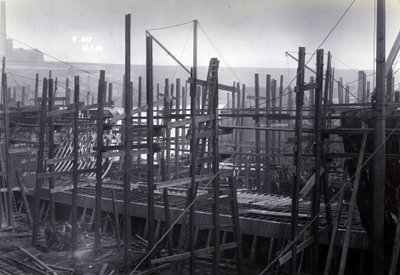 Der eisbrechende Zugfähren-Dampfer SS Baikal im Rahmen während des Baus durch Sir W.G. Armstrong Mitchell und Co. Ltd., in der Low Walker Werft, Newcastle upon Tyne, 1896, Yard Nr. 647 von English Photographer
